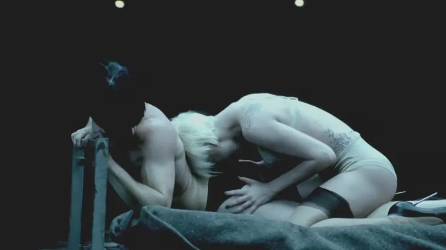 Gaga'dan homoerotik bir askeri fantezi 3