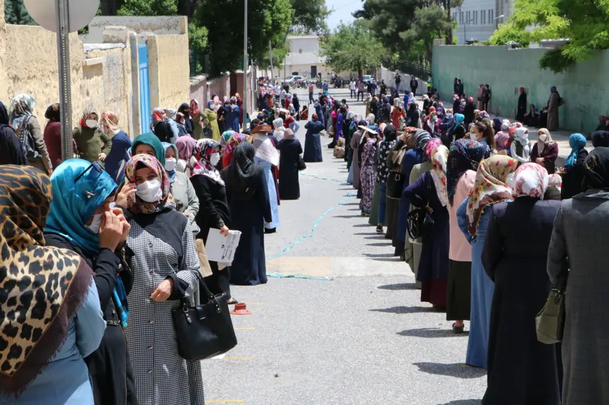 Şanlıurfa Valisi: PTT’deki yoğunluğun önüne geçemiyoruz Şanlıurfa Valisi: PTT’deki yoğunluğun önüne geçemiyoruz