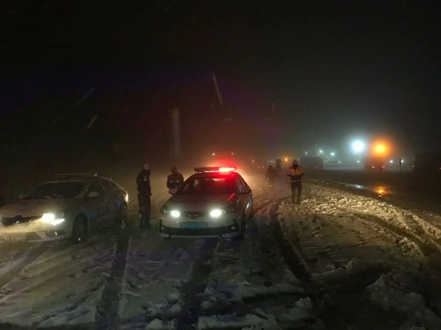 Bolu Dağı'nda ulaşıma kar engeli 2