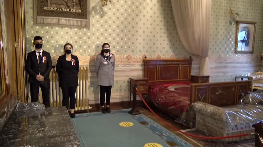 Vatandaşlar, Dolmabahçe Sarayı'nda Atatürk'ü andı 17