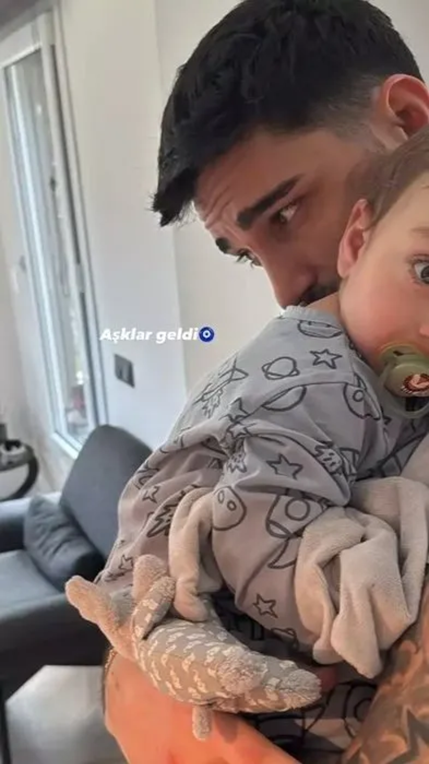 Yasemin Şefkatli'den "Aşklar geldi" paylaşımı 3