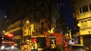 İstanbul'da tarihi ahşap binada yangın