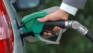 Benzine 15 kuruş zam