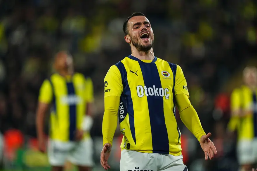 Fenerbahçe'den Kostic kararı: Opsiyonu kullanılacak mı? 