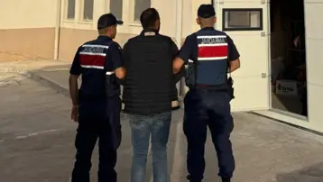 Anne ve babasını öldürüp iki akrabasını yaralayan zanlı tutuklandı