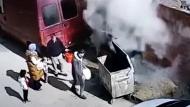 Manisa'da kedi kulübelerini ateşe verdi