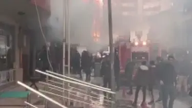 Prizde unutulan ütü iş yerini yaktı