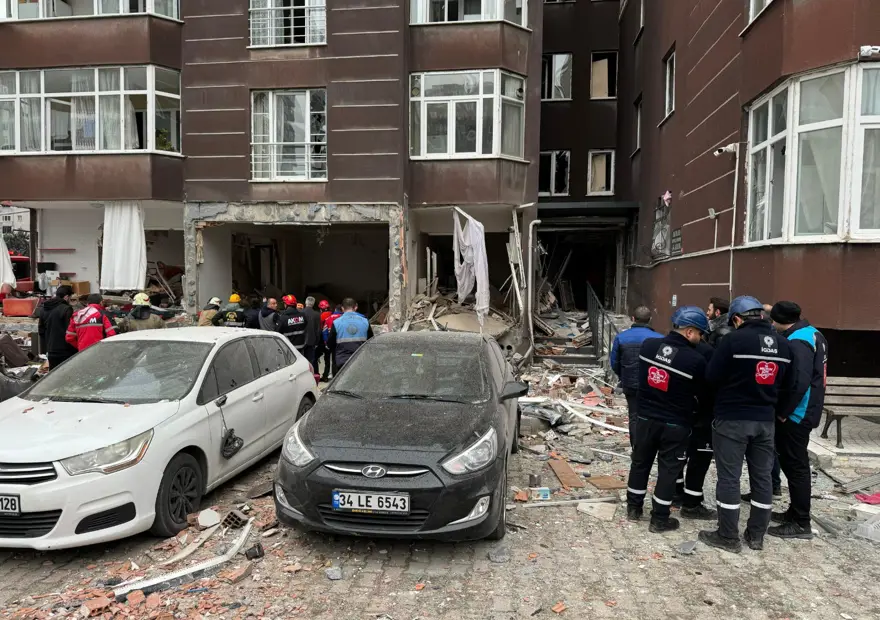 İstanbul'da 14 katlı binada patlama: 1 can kaybı, 3 yaralı 20