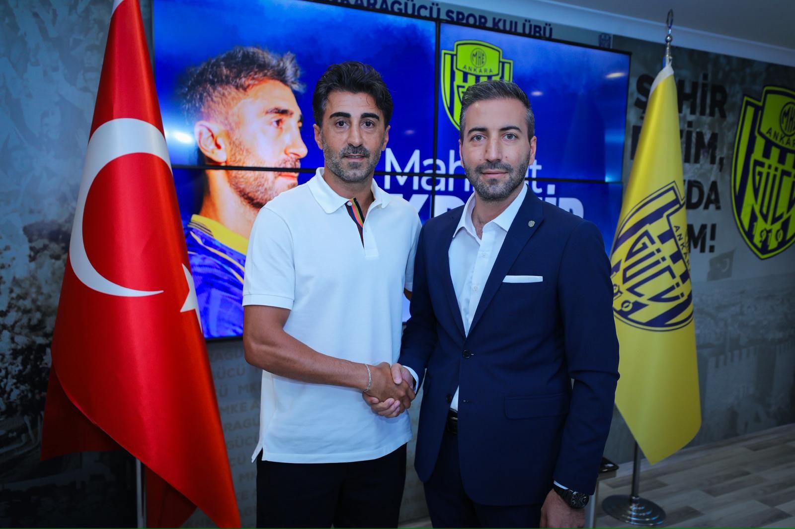 Ankaragücü'nde Mahmut Tekdemir'in sözleşmesi uzatıldı!
