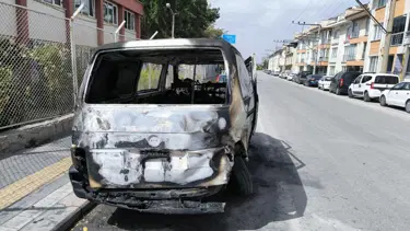 Kütahya'da küçük çocukların minibüsü yaktı
