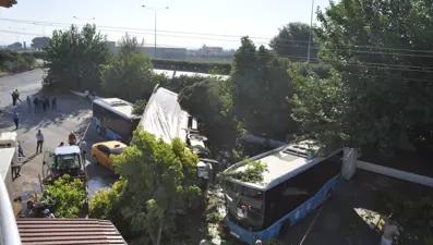 Manisa’da TIR faciası: 1 ölü, biri polis 2 yaralı
