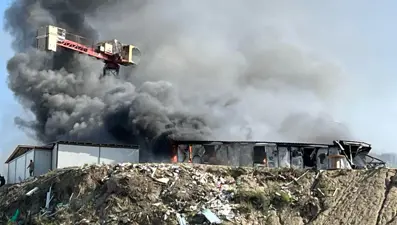 İşçilerin kaldığı konteyner yatakhane alevlere teslim oldu