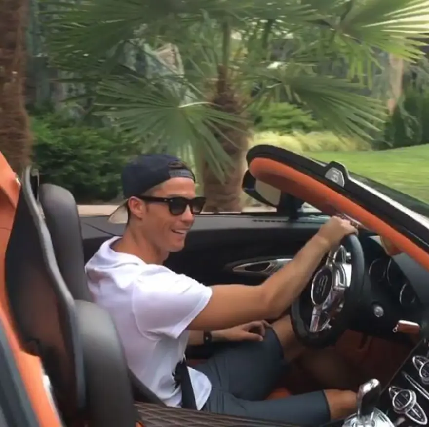 Cristiano Ronaldo yine Bugatti Centodieci ile gündemde 22
