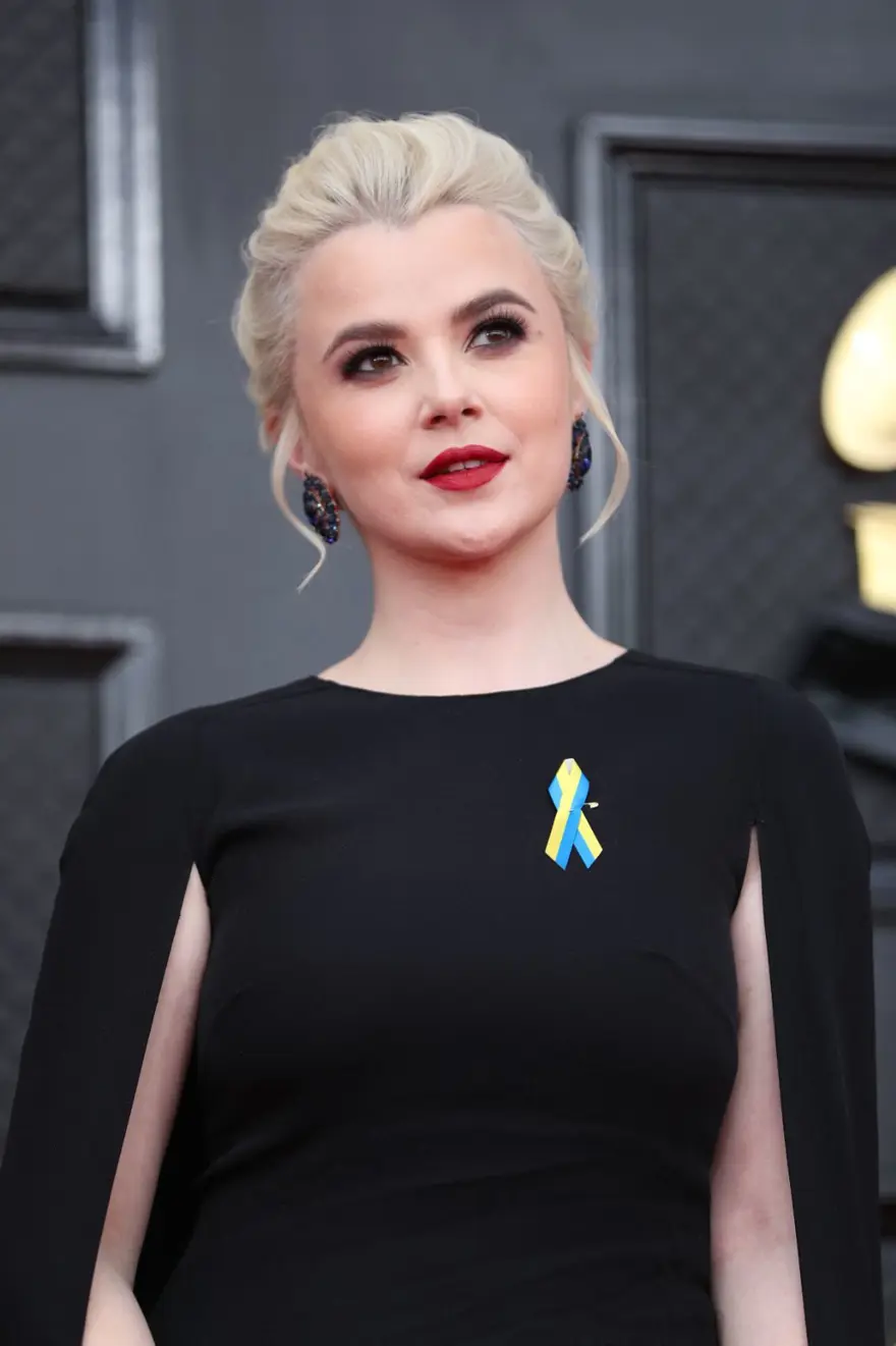 2022 Grammy Ödülleri'nde kırmızı halı şıklığı 29