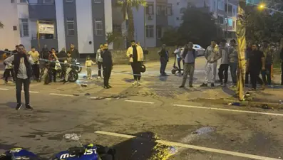 Ağaca çarpan motosikletteki 2 kişi öldü