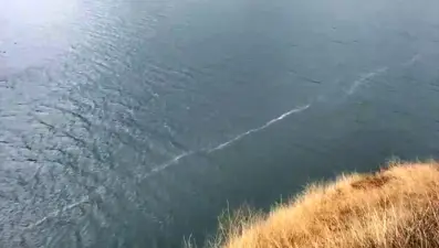 Elazığ'da depremin yüzey kırığının izi, gölde görüldü