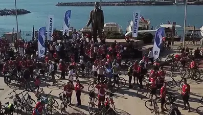 İzmirliler Bisan eşliğinde bisikletleriyle cumhuriyet turu attı