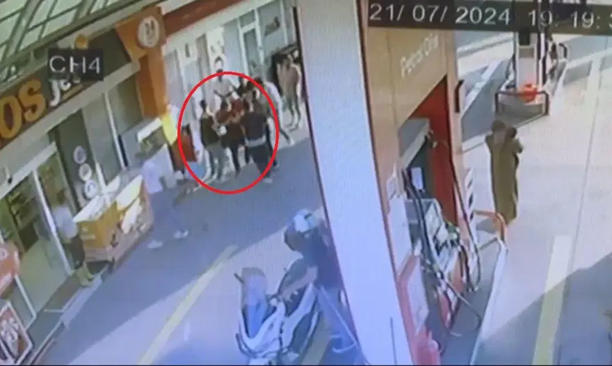 "Niye çöp atıyorsun?" deyince15 kişi saldırdı 1