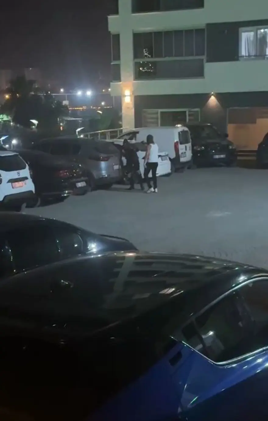 Lüks sitede maskeli dehşet: Ortalığı ateşe verip, güvenliğin kafasına silah dayadı 2