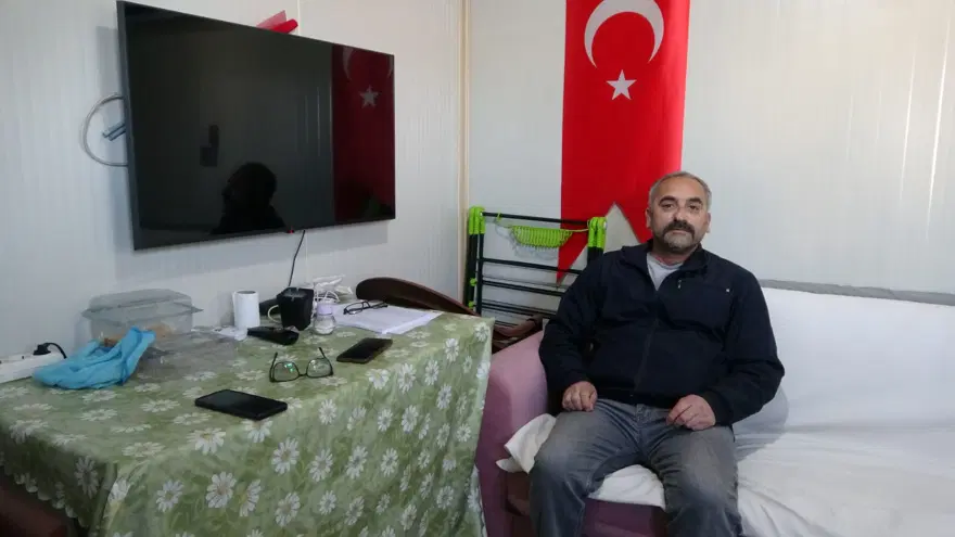 Enkazdan 18 saat sonra çıkarılmışlardı: Baba-kız 2 yıldır konteynerde hayata tutunuyor 4