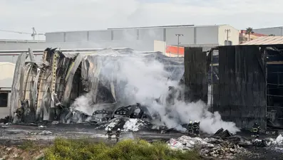 Adana’da plastik fabrikasında yangın