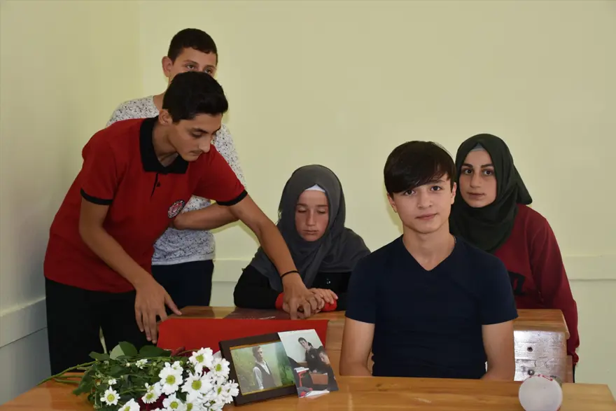 Şehit öğretmen Aybüke Yalçın ve Eren Bülbül'ün okulunda eğitim buruk başladı 9 Şehit öğretmen Aybüke Yalçın ve Eren Bülbül'ün okulunda eğitim buruk başladı 9