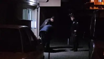 Kavga ettiği kişiye benzetip tüfekle rehin aldı