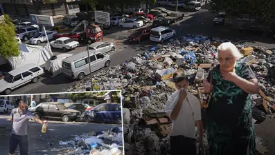 İzmir sokaklarındaki çöplere mazotla haşere önlemi