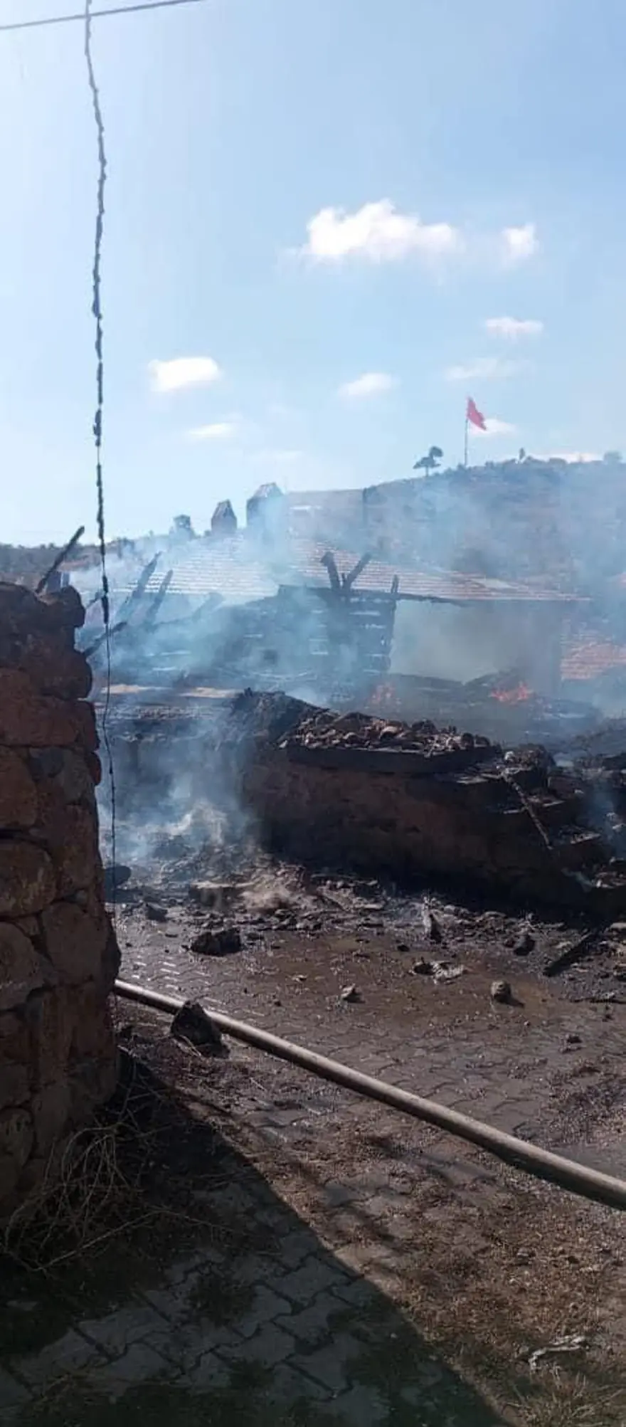 Çankırı'da yangın: 3 ev küle döndü 3