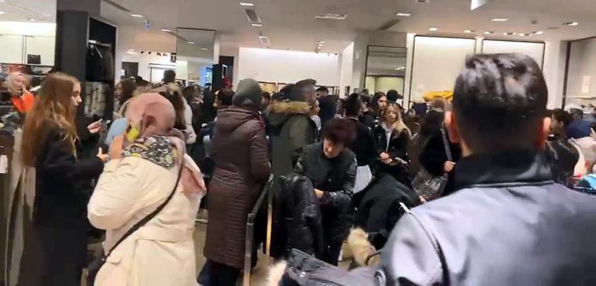 AVM'lerde "muhteşem cuma" izdihamı