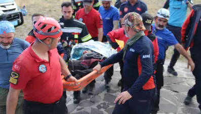 Erciyes'te dağcıların üzerine kaya düştü