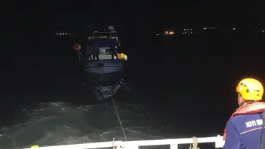 Arnavutköy açıklarında sürüklenen tekne kurtarıldı