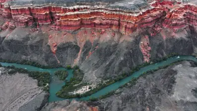 Grand Kanyon'u takip ediyor, doğal güzelliğiyle büyülüyor! Orta Asya'nın en büyük kanyonlarından