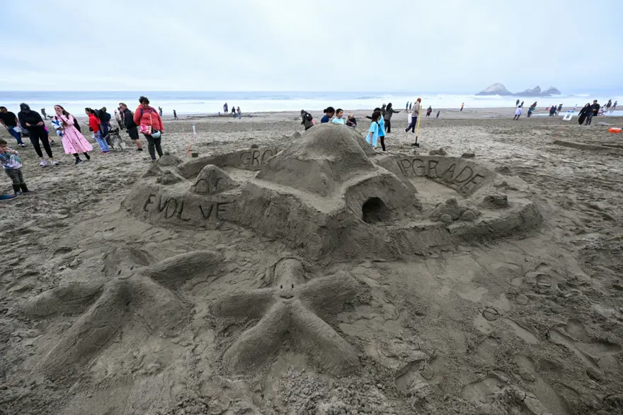 Binlerce kişi kumdan kale için buluştu 6