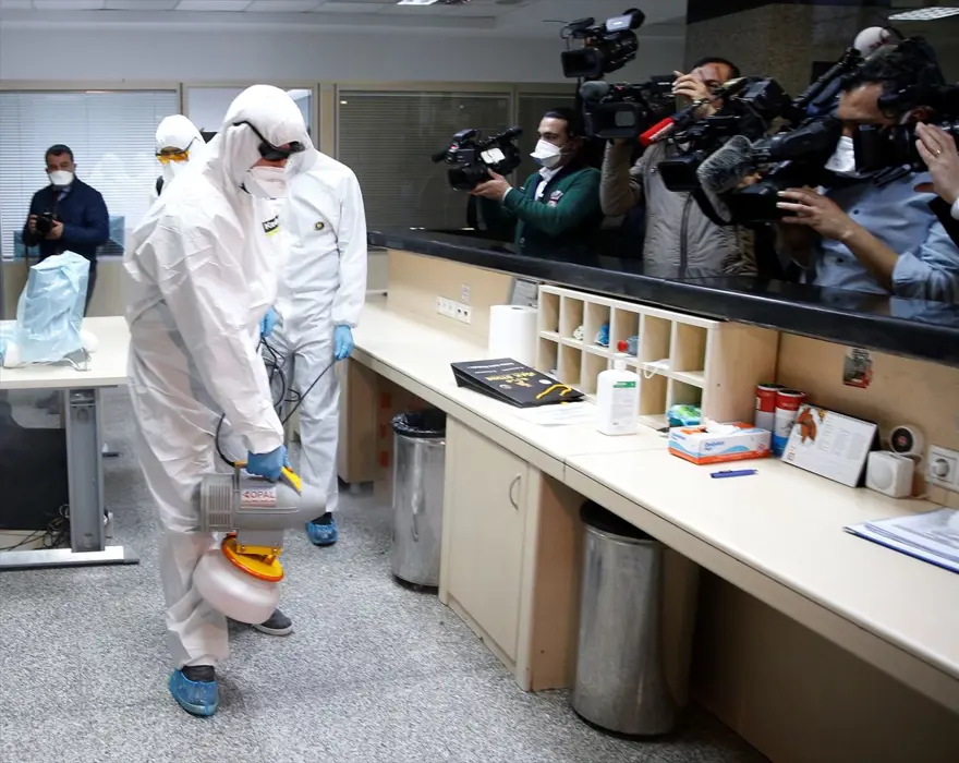 Meclis'te Corona virüs için dezenfeksiyon yapıldı 18