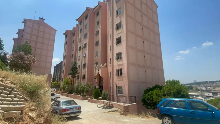 Asansörün halatı koptu, 3'üncü kattan zemine çakıldı (5 kişi yaralandı) 2 Asansörün halatı koptu, 3'üncü kattan zemine çakıldı (5 kişi yaralandı) 2