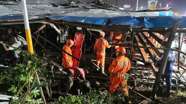 Hindistan'da reklam panosu faciası: 14 ölü, 75 yaralı