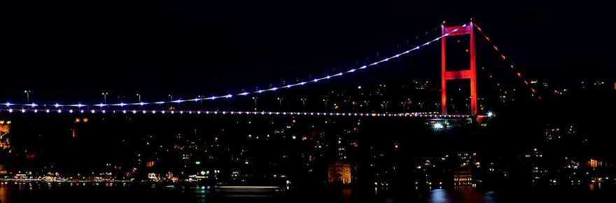 İstanbul'un tarihi simgeleri Milli Takım'a destek için Kırmızı-Beyaza büründü 20