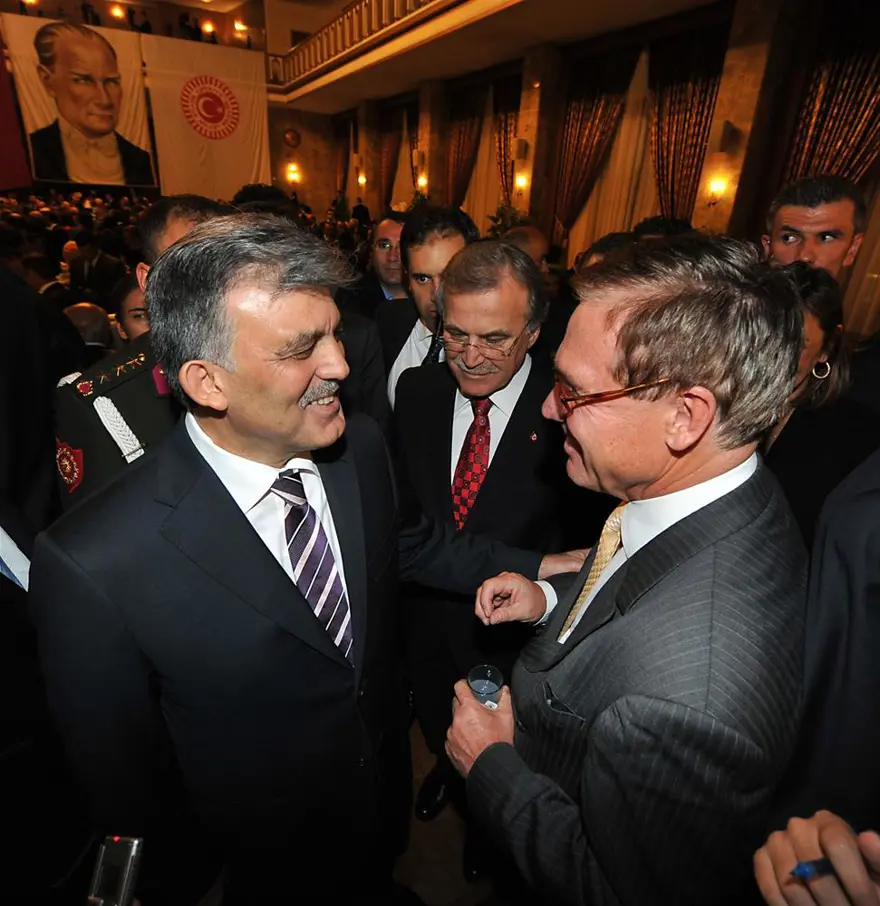 Siyasetçiler resepsiyonda buluştu 25