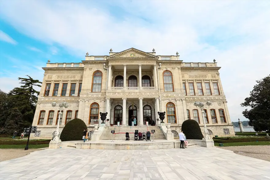 Dolmabahçe Sarayı Süfera Salonu'nun restorasyonu devam ediyor Dolmabahçe Sarayı Süfera Salonu'nun restorasyonu devam ediyor