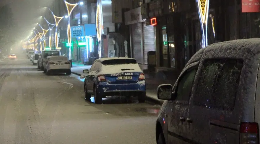 Tatvan’da kar yağışı ilçeyi beyaza bürüdü Tatvan’da kar yağışı ilçeyi beyaza bürüdü