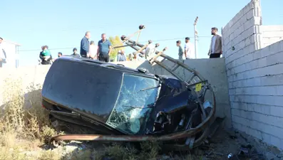 Hakkari'de düğün yolunda kaza: Yaralılar var