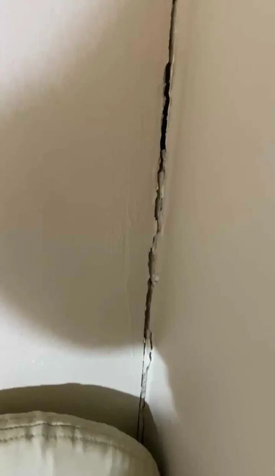 Adana’da art arda3 deprem: Vatandaşlar sokaklara döküldü, bazı binalarda çatlaklar var 8