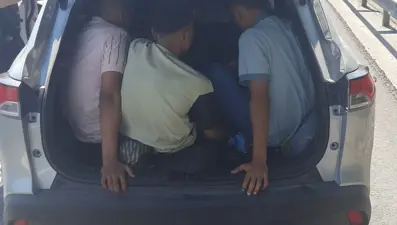 Bagajdan eşya değil, düzensiz göçmen çıktı: 1 tutuklama