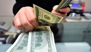 Piyasada sahte dolar korkusu: 2009'dan önce basılanlar alınmıyor Piyasada sahte dolar korkusu: 2009'dan önce basılanlar alınmıyor