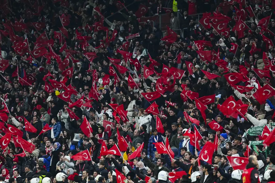 A Milli Takım'ın Macaristan zaferi sonrası hem övgü yağdı hem uyarı geldi: Aynen devam çocuklar | Aman Montella, dikkat 12 A Milli Takım'ın Macaristan zaferi sonrası hem övgü yağdı hem uyarı geldi: Aynen devam çocuklar | Aman Montella, dikkat 12