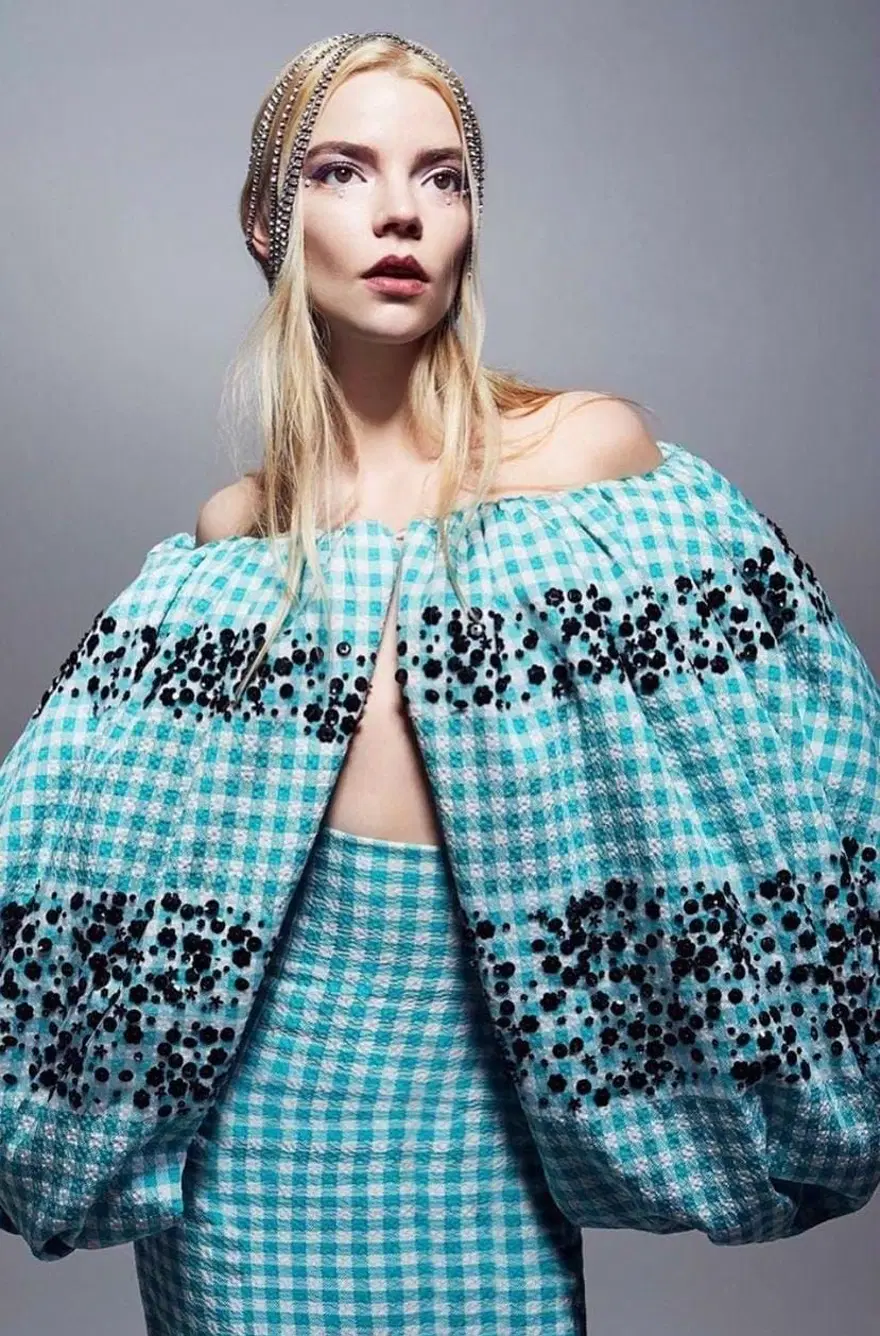 Anya Taylor-Joy üzerinde 2.3 milyon dolar taşıdı (Anya Taylor-Joy kimdir?) 12 Anya Taylor-Joy üzerinde 2.3 milyon dolar taşıdı (Anya Taylor-Joy kimdir?) 12