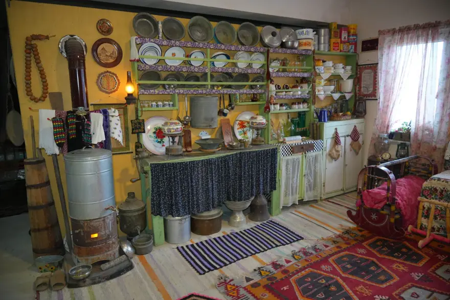 Bu evi görenler film platosu sanıyor: Hepsi aile yadigarı 12