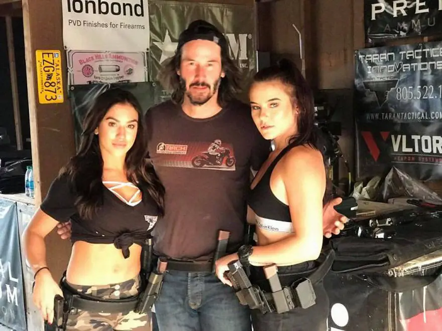 Keanu Reeves’ten hayranlarına nazik hareket (Asla temas yok) 