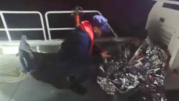 Sakarya'da teknesi alabora olan balıkçı kurtarıldı